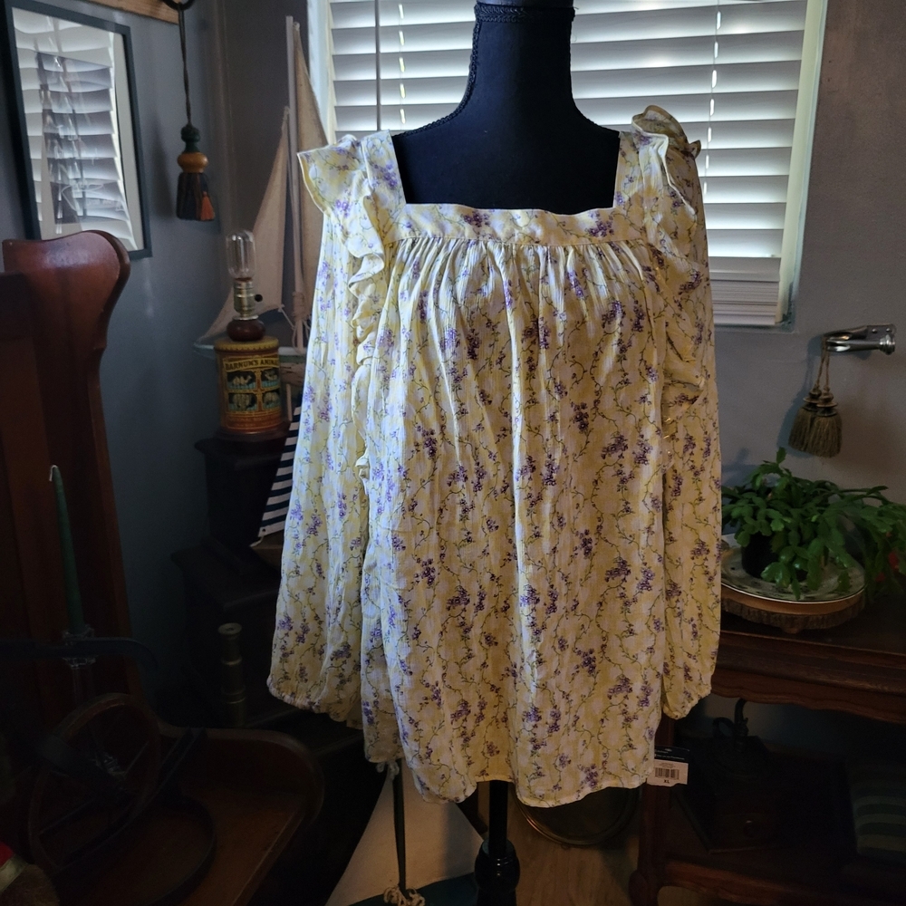 Chaps Cream and Tan Ruffled 3/4 Sleeve Blouse